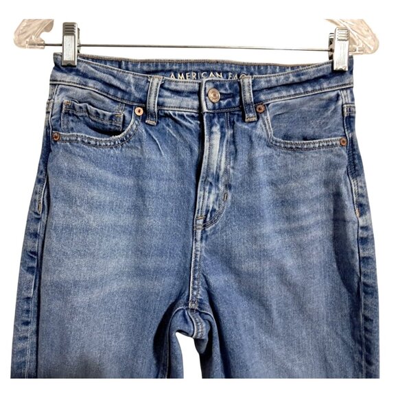 American Eagle Mom Jeans Sz 2 Short Light Wash Distressed Ripped Denim Stretch - Picture 6 of 11